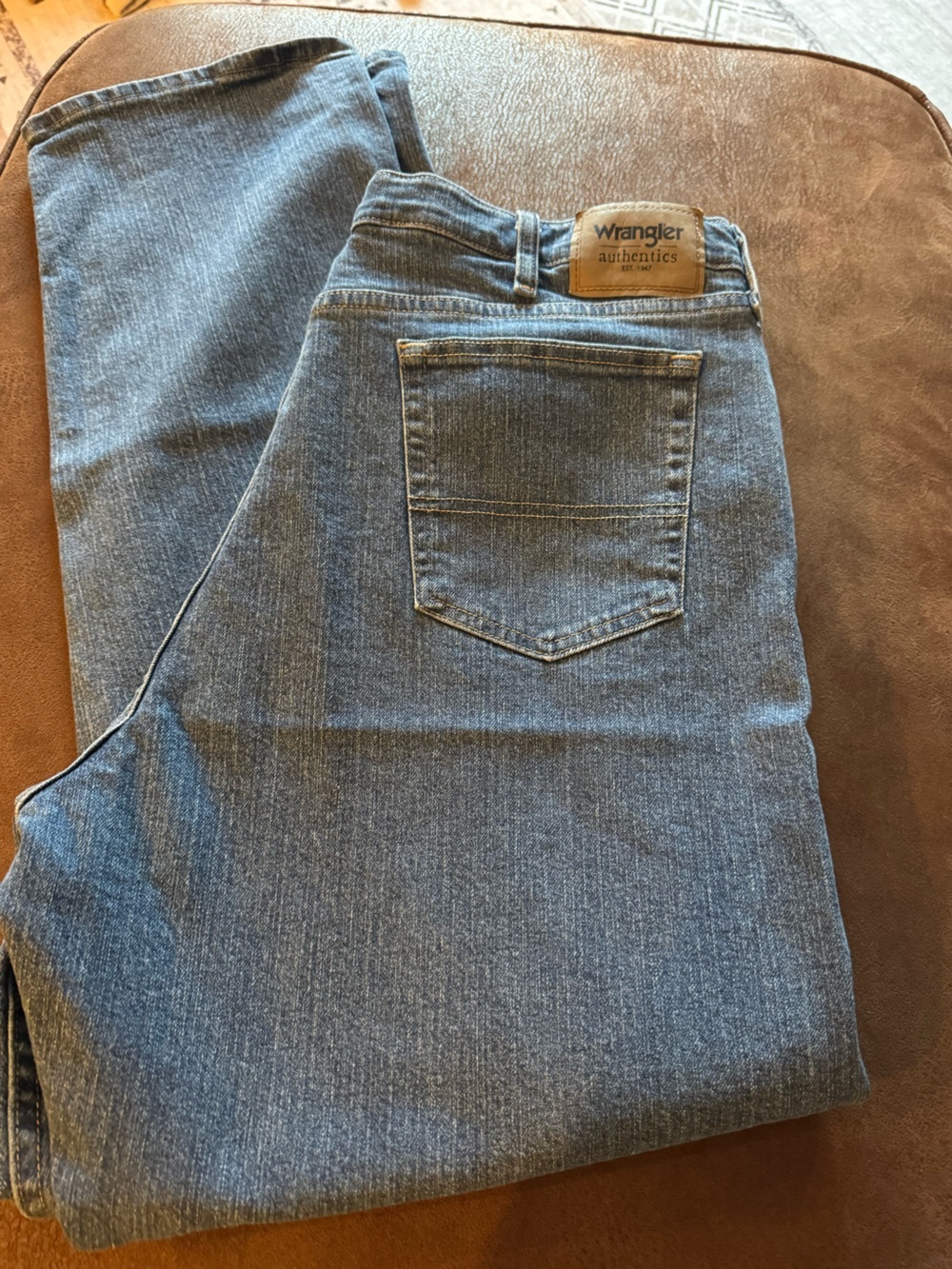 Men’s Wrangler Stretch Waist Straight Leg Denim Jeans Sz 40 x 34 Like New!